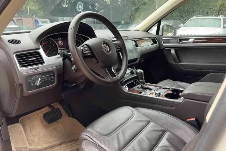 Used Volkswagen Touareg 2011 3.0 TSI Standard Version
