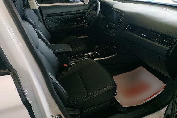 Used Mitsubishi Outlander 2020 2.0L Two-Wheel Drive Comfort Edition 7-Seater
