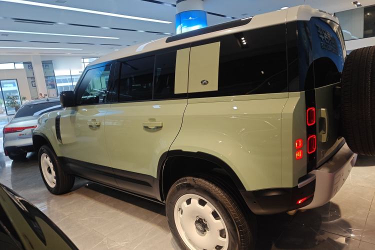 Used Land Rover Defender 2023 110 3.0T P400 75th Anniversary Legend Edition
