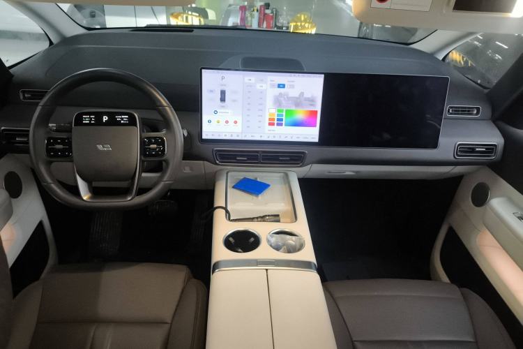 Used Li Auto MEGA 2024 Ultra Model
