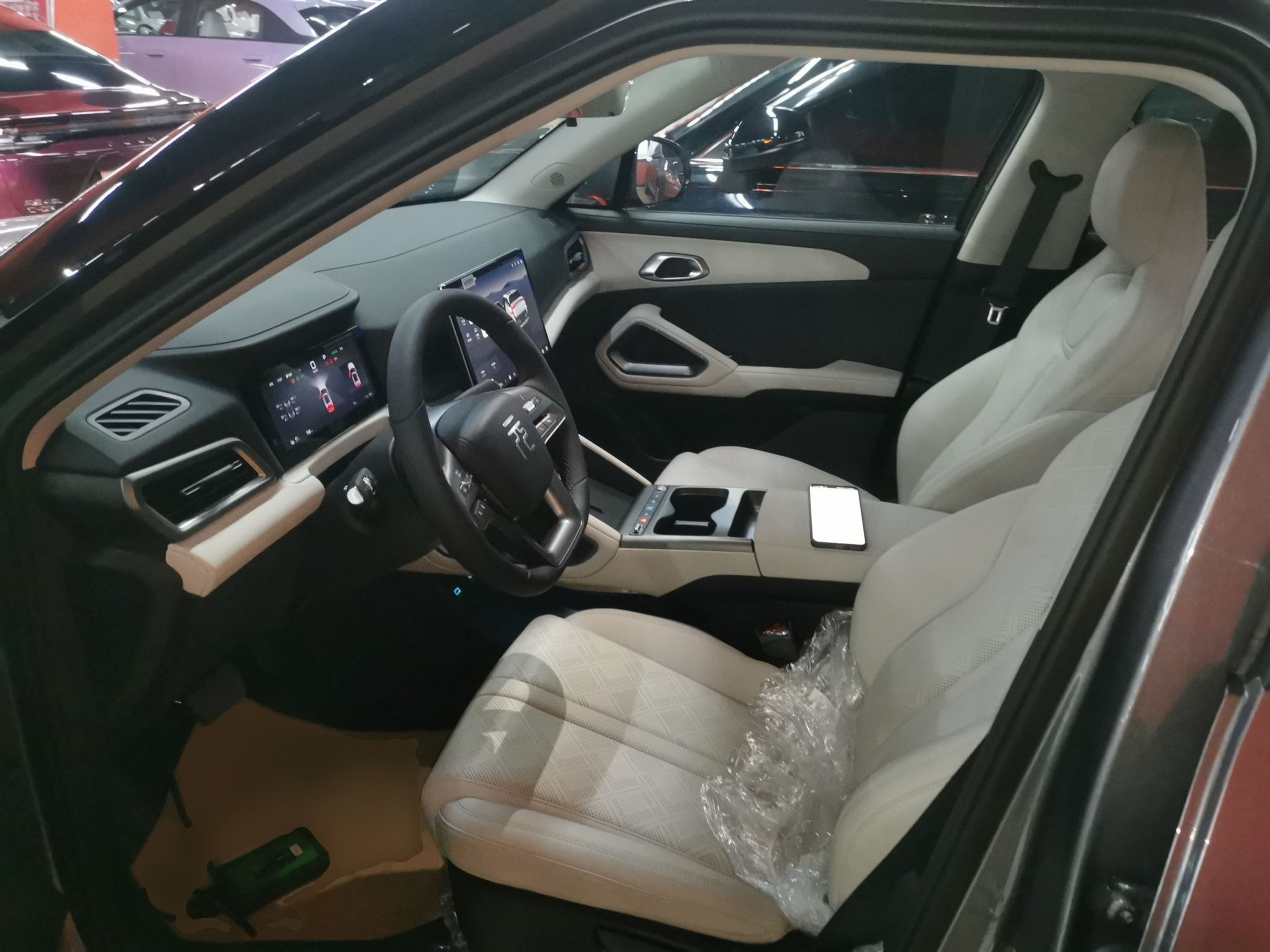 المقاعد الأمامية داخل السيارة