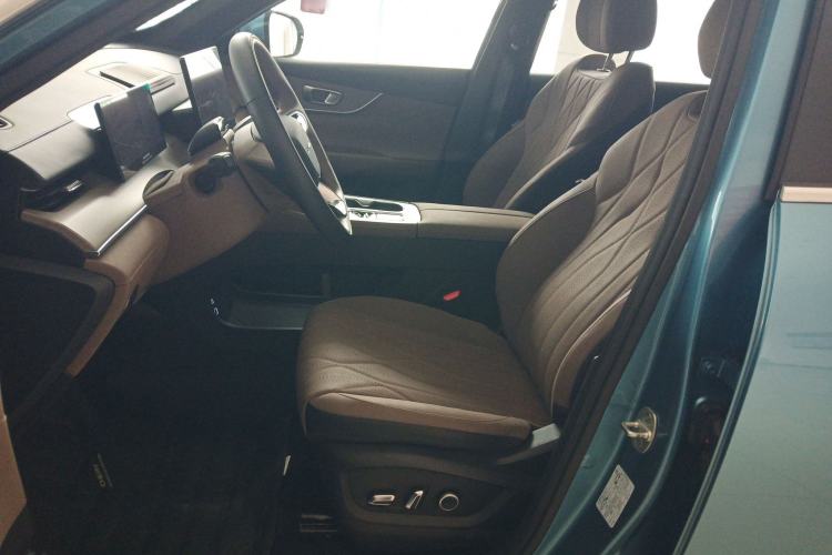 Used Chery Tiggo 8 PLUS C-DM 2025 1.5T 116 km Prestige Version 5 Seats