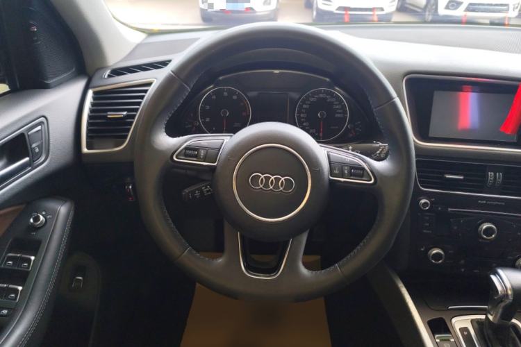Used Audi Q5 2017 Plus 40 TFSI Technology Model