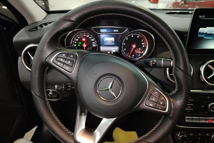 Used Mercedes-Benz GLA 2017 GLA 200 Fashion Model