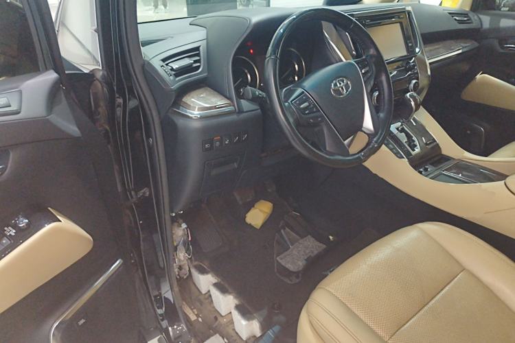 Used Toyota Alphard 2018 Revised Version 3.5L Premium Edition
