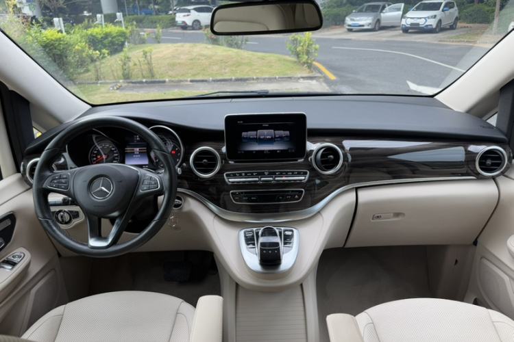 Used Mercedes-Benz V-Class 2016 V 260 Avantgarde Edition
