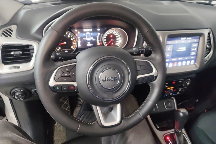 Used  Compass 2017 200T Automatic Family Edition