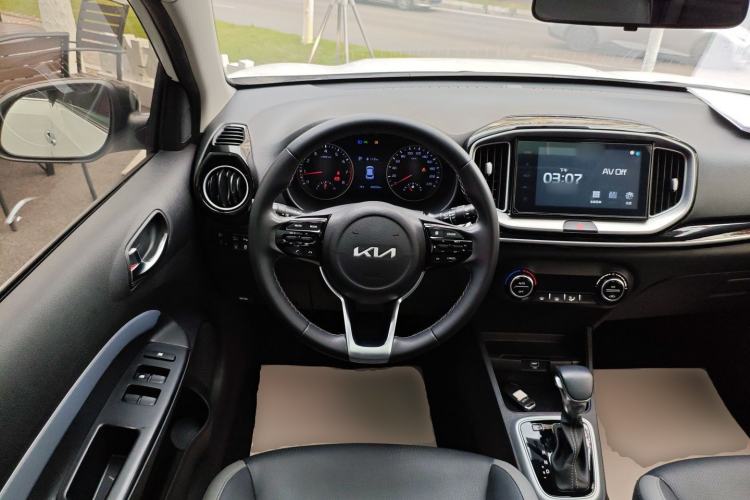 Used Kia kx1 Stonic 2021 1.4L CVT Sunroof Model
