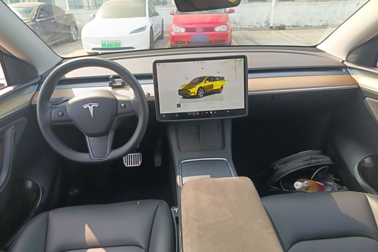 Used Tesla Model Y 2022 Long-Range All-Wheel-Drive Version
