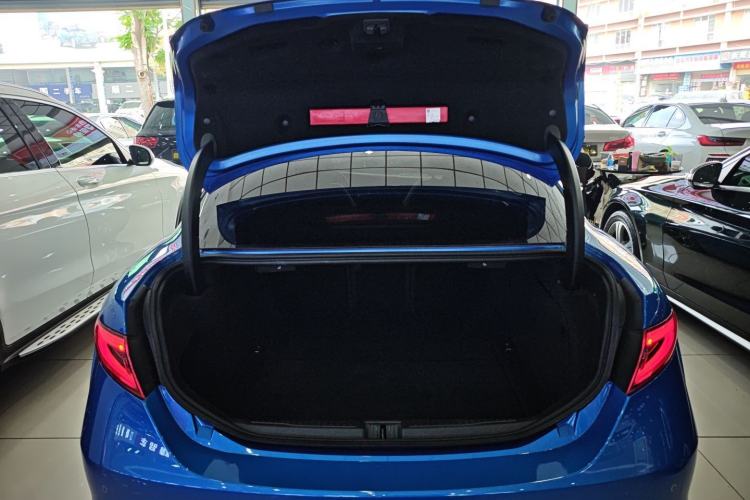 Used Alfa Romeo Giulia 2022 2.0T 280HP Veloce Track Edition
