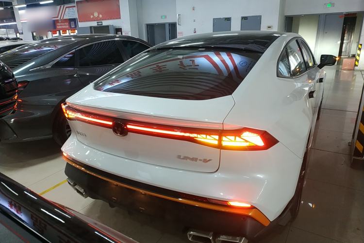 Used Changan UNI-V 2025 1.5T 500Bar Prestige Sporty Version