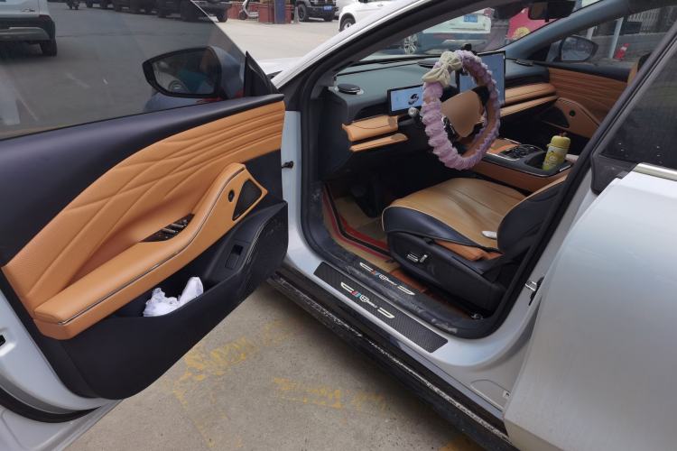 Used  Galaxy 8 2025 130km EM-i Prestige Edition