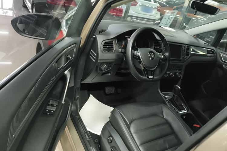 Used Volkswagen Golf Sportsvan 2016 230TSI Automatic Luxury Version
