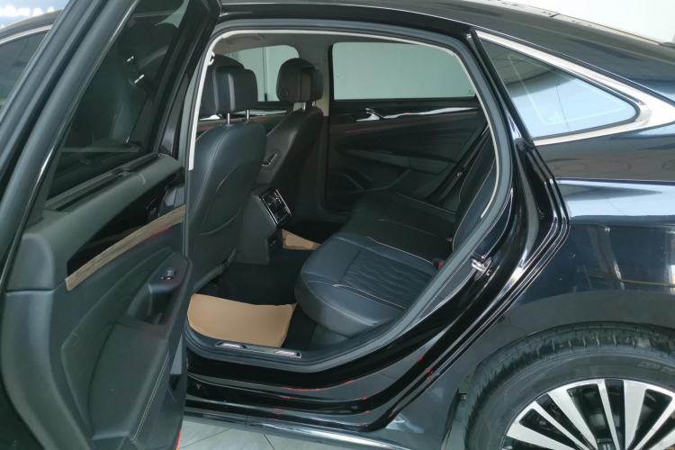 Used Volkswagen Passat 2020 330TSI Luxury Edition China VI
