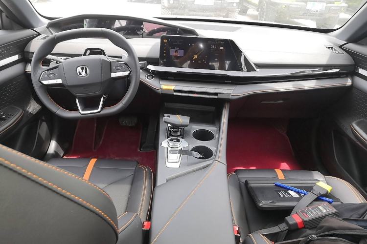 Used Changan UNI-V 2025 1.5T 500Bar Prestige Version
