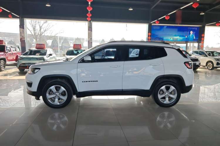 Used  Compass 2017 200T Automatic Family Edition
