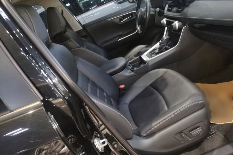 Used Toyota RAV4 2023 2.0L CVT Two-Wheel Drive Fashion Plus Edition
