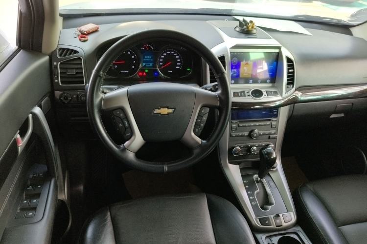 Used Chevrolet Captiva 2015 2.4L 4x4 Flagship Edition 7-Seater
