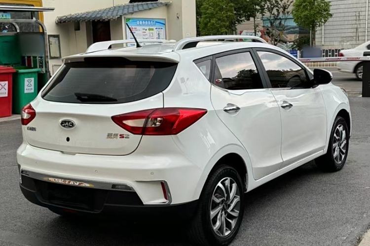 Used  Refine S2 2017 1.5L Manual Luxury Model
