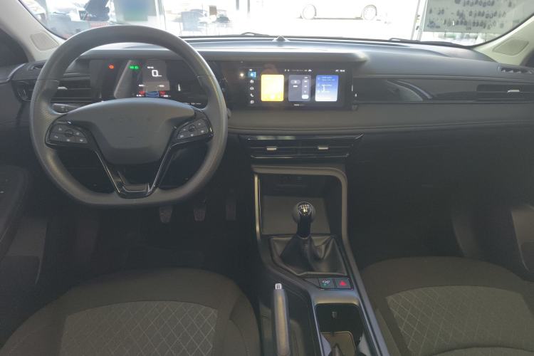 Used Roewe i5 2023 1.5L Manual Comfort Edition
