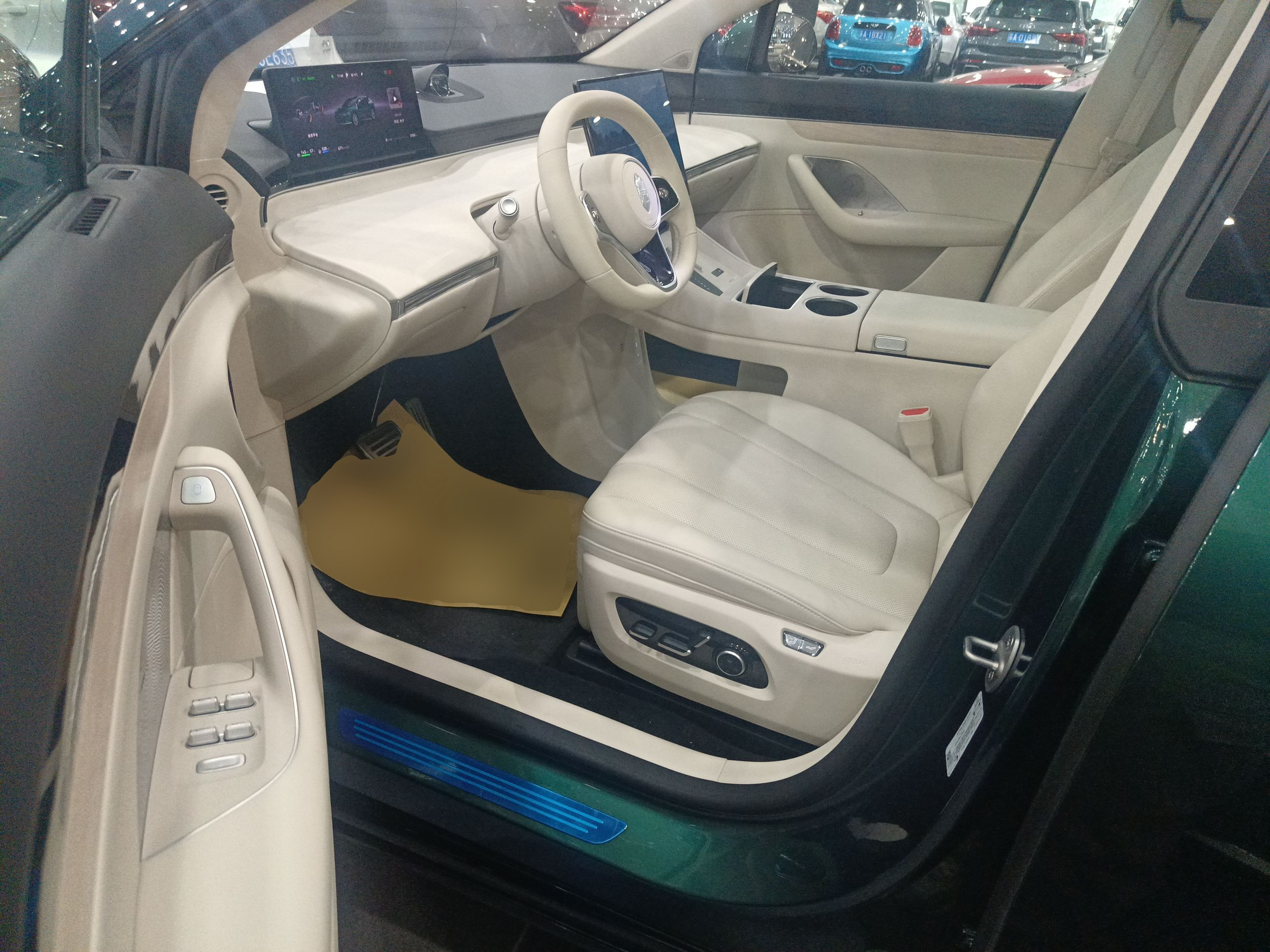 المقاعد الأمامية داخل السيارة