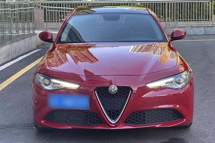 Used Alfa Romeo Giulia 2017 2.0T 200HP Luxury Edition
