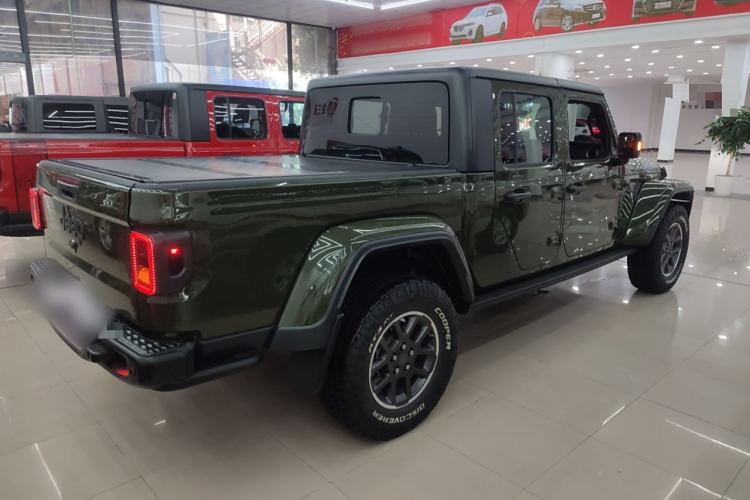 Used  Gladiator 2022 3.6L Pioneer Edition
