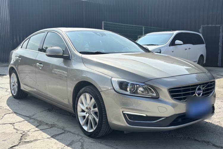 Used Volvo S60 2014 S60L 2.0T Zhiyuan Edition
