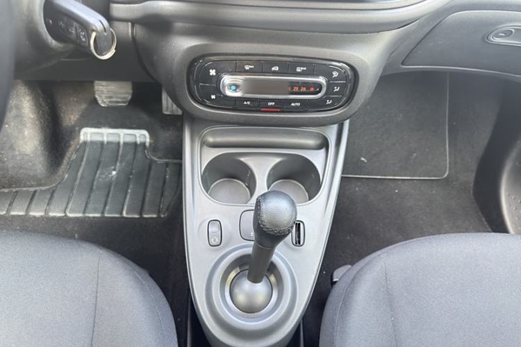 Used  forfour 2016 1.0L 52 kW Dynamic Edition
