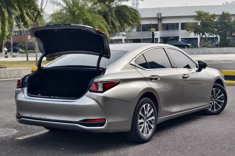 Used Lexus ES 2022 200 Excellence Edition
