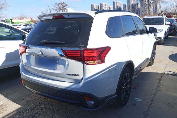 Used Mitsubishi Outlander 2018 2.0L Two-Wheel Drive Glory Edition 5 Seats
