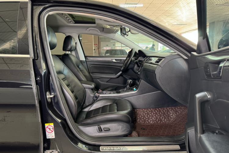 Used Volkswagen Passat 2017 330TSI DSG Luxury Edition
