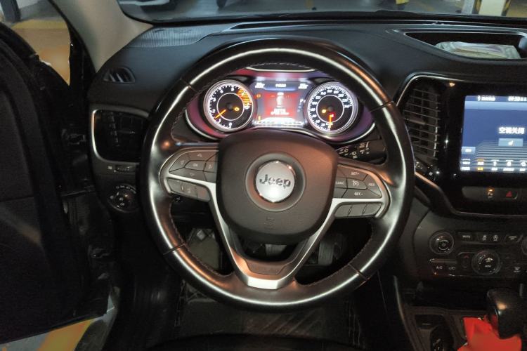 Used  Cherokee 2019 2.0T 2WD Enjoyment Edition China V
