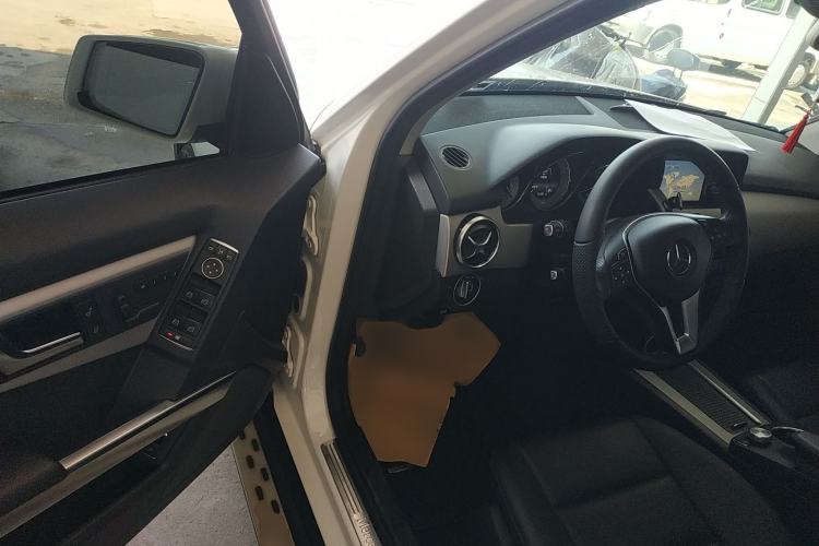 Used Mercedes-Benz GLK-Class 2013 GLK 300 4MATIC Dynamic Sunroof Model