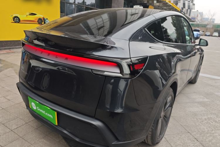 Used Tesla Model Y 2025 Long-Range All-Wheel-Drive Version