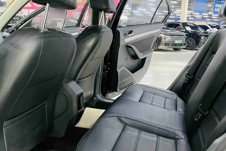 Used Volkswagen Lavida 2015 1.6L Automatic Fashion Edition
