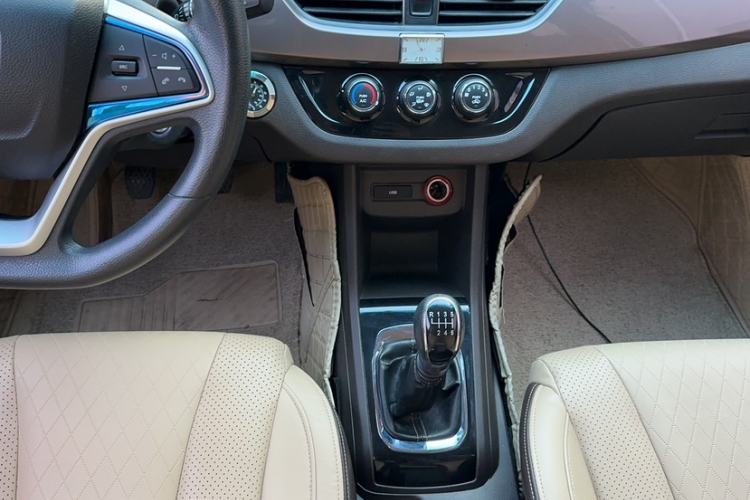 Used Baojun 310W 2017 1.5L Manual Fashion Model China V
