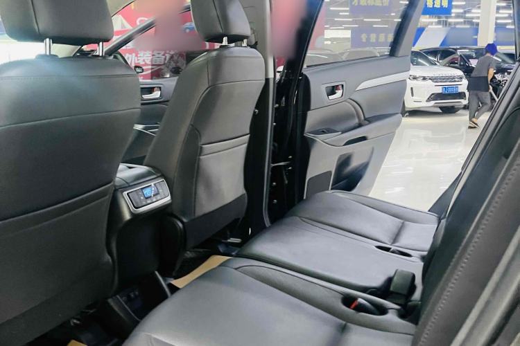 Used Toyota Highlander 2018 2.0T Four-Wheel Drive Luxury Edition 7 Seats China V Emission Standard
