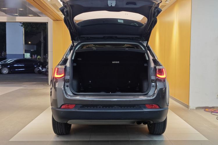 Used  Compass 2017 200T Automatic Family Edition
