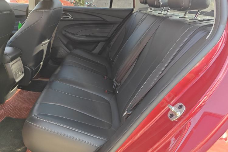 Used Roewe i5 2020 1.5L Automatic 4G Connect Luxury Flagship Edition
