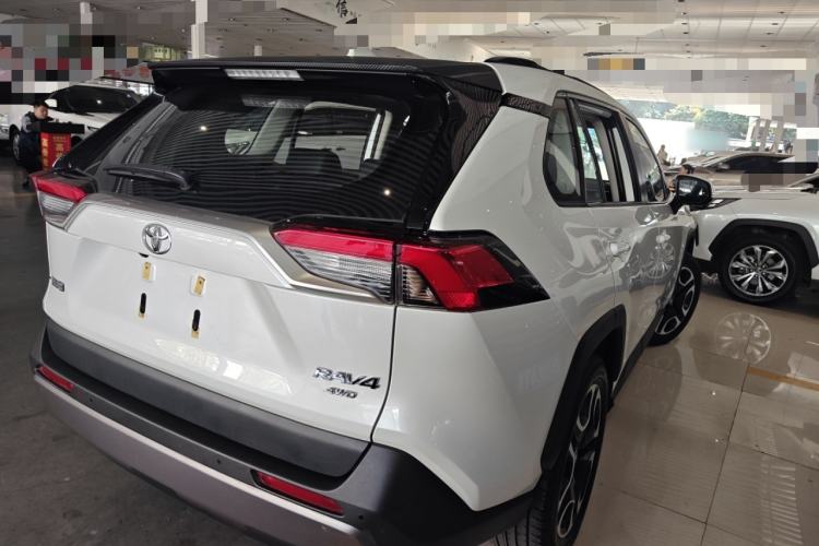 Used Toyota RAV4 2021 2.0L CVT Four-Wheel Drive Premium Edition
