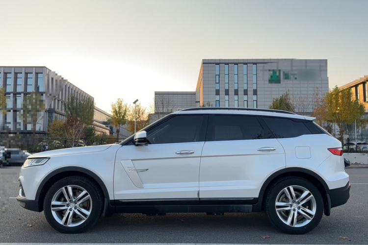 Used Zotye T700 2017 1.8T Dual-Clutch Luxury Model
