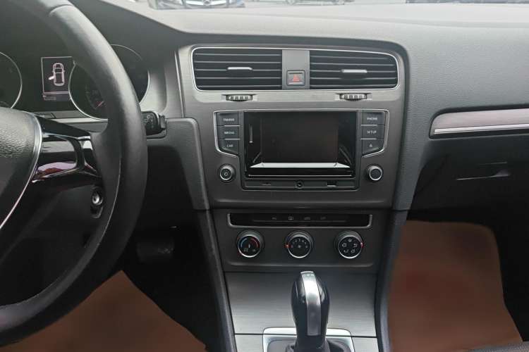 Used Volkswagen Golf 2016 230TSI Automatic Comfort Version
