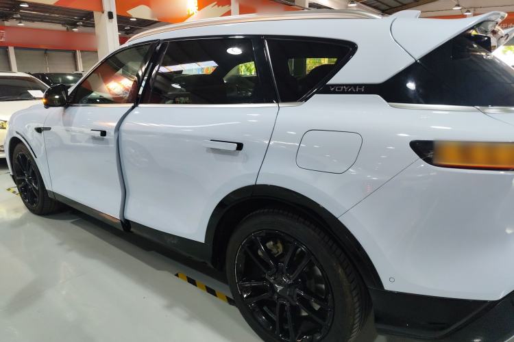 Used VOYAH FREE 2023 Four-Wheel Drive Extended-Range Model with Ultra-Long Range
