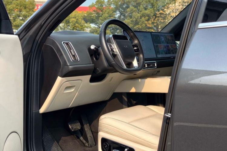 Used Li Auto L8 2023 Pro Model
