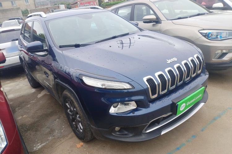 Used  Cherokee 2020 2.0L Two-Wheel Drive Classic Sports Edition

