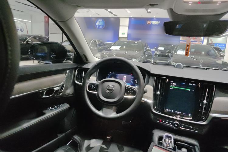 Used Volvo S90 2023 B5 Luxury Smart Edition
