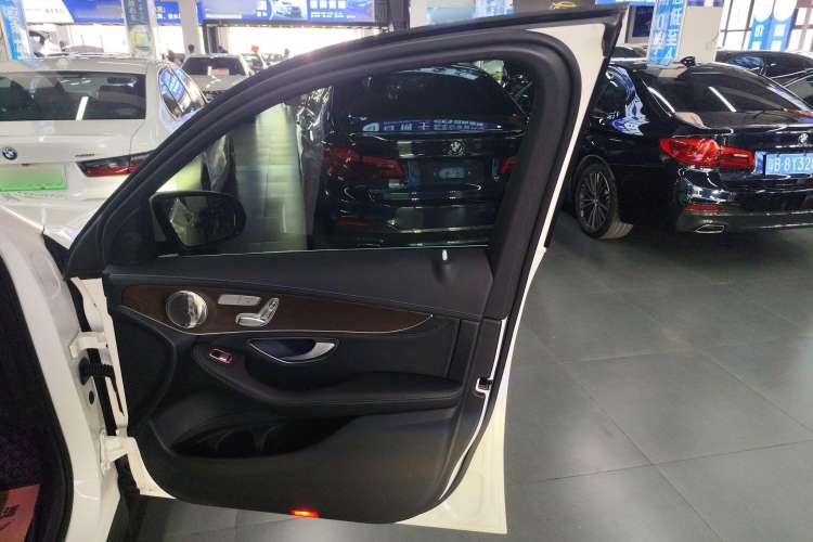 Used Mercedes-Benz GLC 2020 Facelift GLC 260 L 4MATIC Luxury Edition
