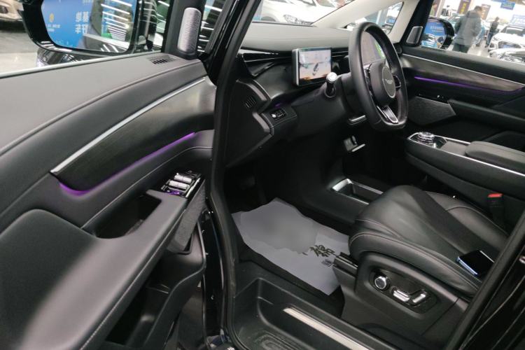 Used  LEVC L380 2024 100 kWh 6-Seater Two-Wheel Drive Air
