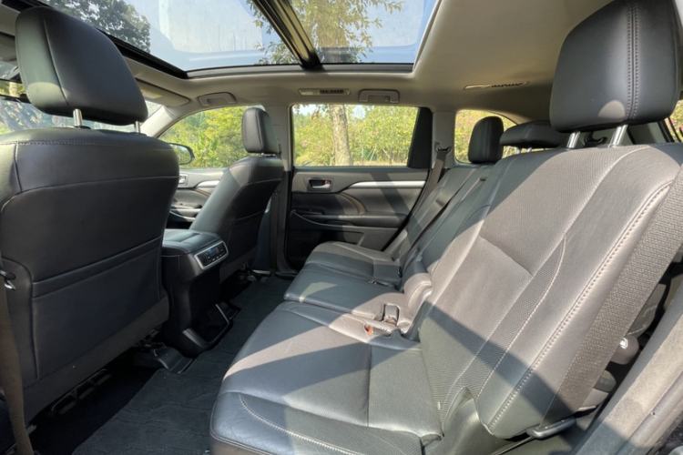 Used Toyota Highlander 2017 2.0T Two-Wheel Drive Luxury Edition 7 Seats